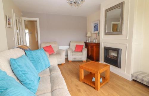 Fenit House | 20 Lighthouse Village