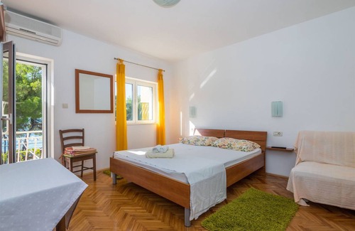 Drvenik Apartment | 20 mΒ² Apartment β 3 guests