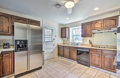 Wayne House | 20 Mi to Philly: Inviting Home w/Yard in Wayne!
