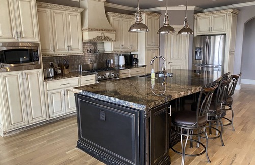 Kiefer House | 20 mins to downtown Tulsa. Beautiful, luxury home on 10 acres,