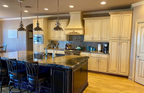 Kiefer House | 20 mins to downtown Tulsa. Beautiful, luxury home on 10 acres,