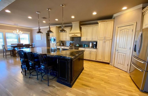 Kiefer House | 20 mins to downtown Tulsa. Beautiful, luxury home on 10 acres,