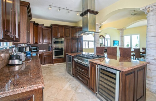 Island Harbour House | 20% OFF 4 Bedroom Villa- Gated, Private, Near hiking and ocean views!