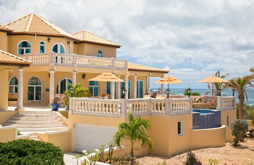 Island Harbour House | 20% OFF 4 Bedroom Villa- Gated, Private, Near hiking and ocean views!