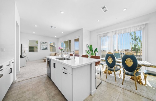 Ontario House | 20% OFF Monthly & Fully Furnished & Modern Design