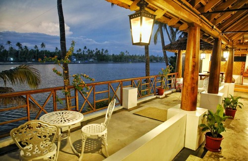 Kuzhuppilly Bed & Breakfast | 200 m² Bed and breakfast ∙ 4 bedrooms ∙ 8 guests