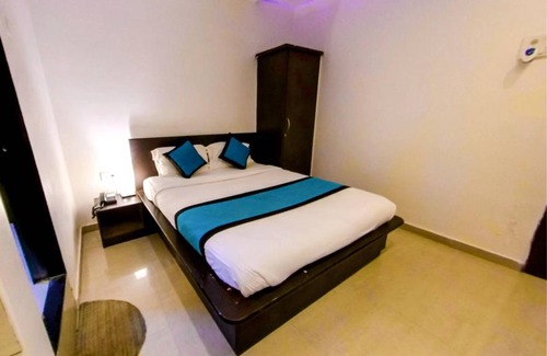 Vasai West Hotel | 200 m² Hotel ∙ 2 guests