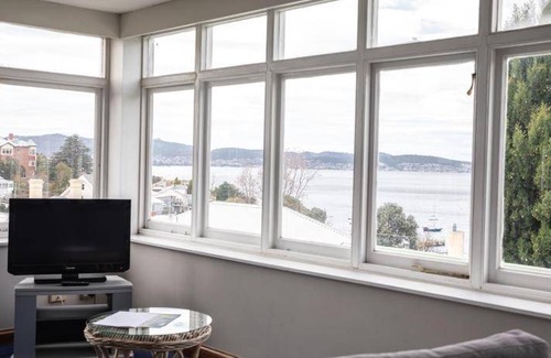 Battery Point Hotel | 200 m² Hotel ∙ 3 bedrooms ∙ 6 guests