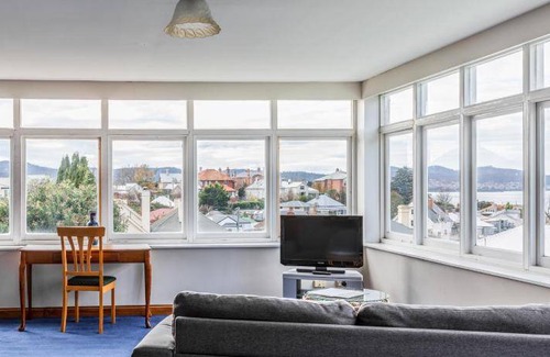 Battery Point Hotel | 200 m² Hotel ∙ 3 bedrooms ∙ 6 guests