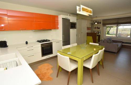 Nea Kios Resort | 200 m² Resort ∙ 4 bedrooms ∙ 14 guests