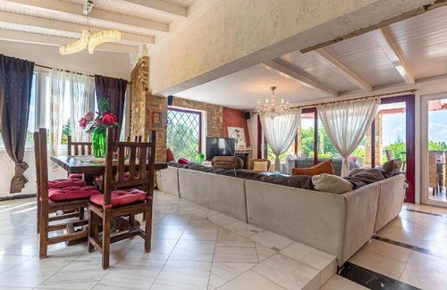 Elia Resort | 200 m² Resort ∙ 4 bedrooms ∙ 10 guests