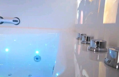 Quartier Chorier-Berriat Apartment | ๐ 2005๐ฅ Double Jacuzzi ๐appart Cosy ๐ Tram ร 50m