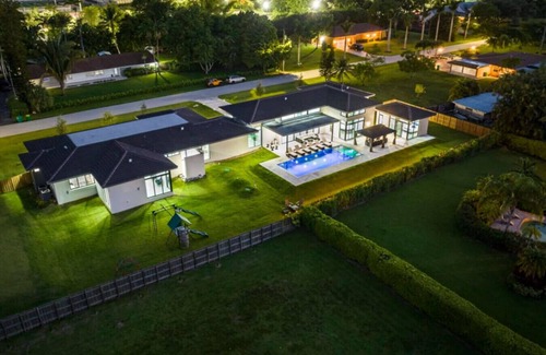 Plantation Villa | 2022 Mansion 7000 sf/Pool/Gameroom/Theater