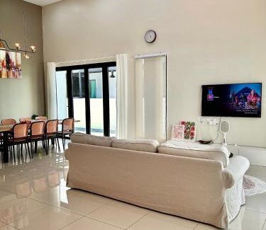 Kampung Alor Bangsa House | 2024 Newly Renovated Modern&Spacious 17pax Semi-D