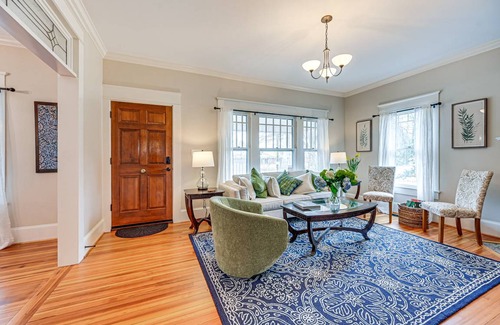 Winston - Salem House | 203 m² House ∙ 4 bedrooms ∙ 10 guests