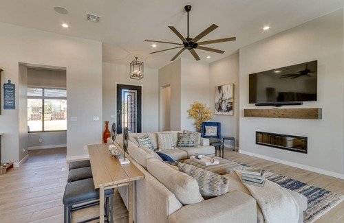 Apache Junction House | 207 m² House ∙ 3 bedrooms ∙ 8 guests