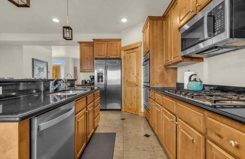 Bear Hollow Village House | 209 m² House ∙ 4 bedrooms ∙ 11 guests