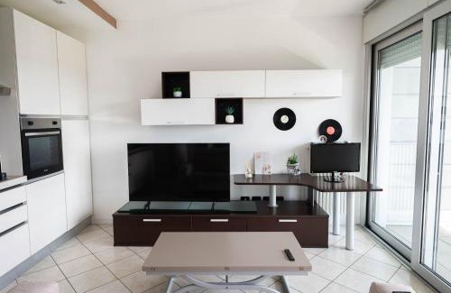 Milan Apartment | 20min dal Duomo Luxury Flat and Free Parking