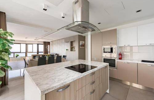 Tower Road Apartment | 215 m² Apartment ∙ 3 bedrooms ∙ 10 guests