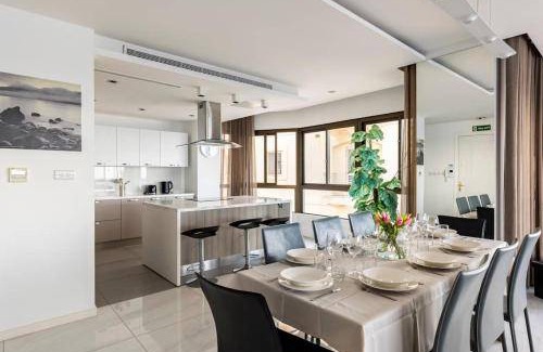 Tower Road Apartment | 215 m² Apartment ∙ 3 bedrooms ∙ 10 guests