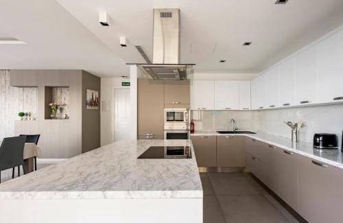 Tower Road Apartment | 215 m² Apartment ∙ 3 bedrooms ∙ 10 guests