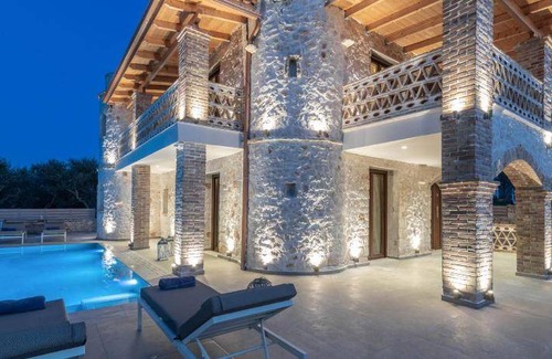 Psarou Resort | 215 m² Resort ∙ 4 bedrooms ∙ 10 guests