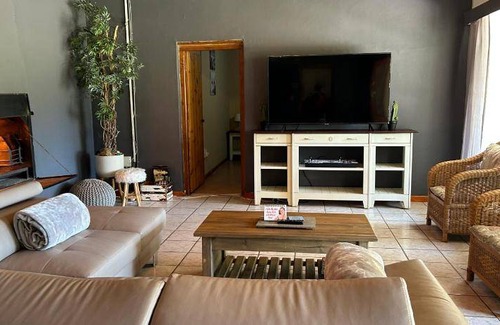 Witzenberg House | 220 m² House ∙ 3 bedrooms ∙ 7 guests
