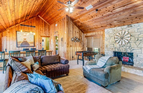 Dripping Springs House | 221 m² House ∙ 4 bedrooms ∙ 15 guests