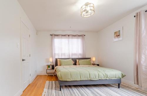 Carlingwood West - Glabar Park - McKellar Heights House | 2223 Fox Crescent- Home from home