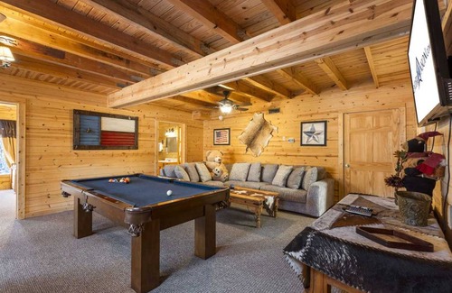 Branson Cedars Cabin | 223 m² Cabin ∙ 4 bedrooms ∙ 12 guests