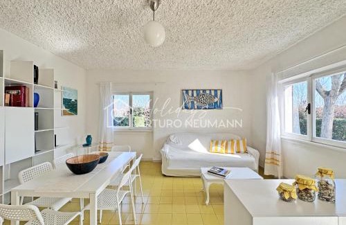 Porto Recanati Apartment | 225 - VILLAGGIO RIVA MUSONE Villa con portico e ampio giardino, climatizzata, PULIZIA, BIANCHERIA E SPIAGGIA inclusa allo Chalet BEBO'S