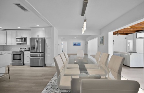 Lighthouse Point House | 2260 Managed By Brampton Park