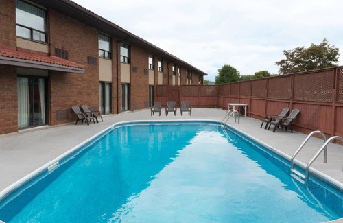 Chatham-Kent Hotel | 23 m² Hotel ∙ 127 guests