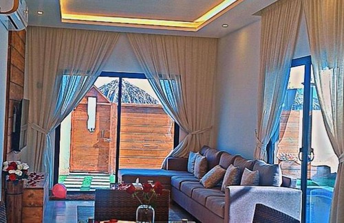 Jannusan Hotel | 230 m² Hotel ∙ 3 bedrooms ∙ 12 guests