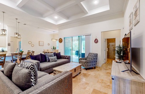 Indian Trails House | 231 m² House ∙ 4 bedrooms ∙ 10 guests