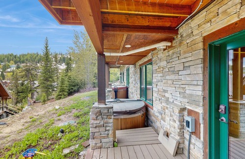Sandpoint House | 231 m² House ∙ 4 bedrooms ∙ 11 guests