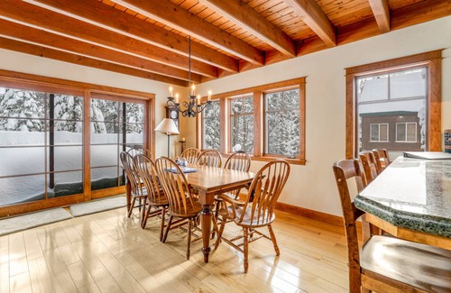 Serene Lakes Cabin | 232 m² Cabin ∙ 5 bedrooms ∙ 10 guests