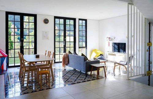 Bandung Villa | 239 m² Villa ∙ 4 bedrooms ∙ 6 guests