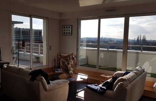 Miroir - Batignolles Apartment | 24-hour circuit 15 minutes by car and 25 minutes by streetcar.