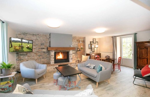 Dourgne House | 240 m² Gîte ∙ 5 bedrooms ∙ 15 guests