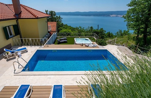 Lokva Rogoznica Villa | 240 m² Villa ∙ 5 bedrooms ∙ 11 guests