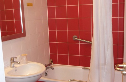Oldham Hotel | 247 Hotel