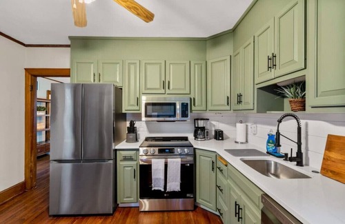 Southington Apartment | #25 *Massive* 5 BR in Downtown Southington*