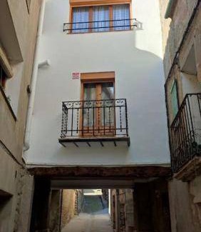 Castello de Farfanya House | 250 m² House ∙ 4 bedrooms ∙ 14 guests