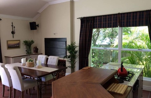 Constantia House | 250 m² House ∙ 127 guests