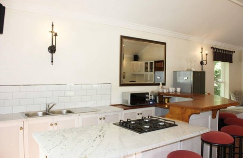 Constantia House | 250 m² House ∙ 127 guests