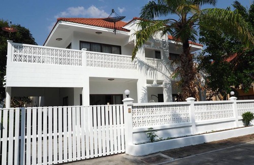 Rayong House | 250 m² House ∙ 4 bedrooms ∙ 14 guests