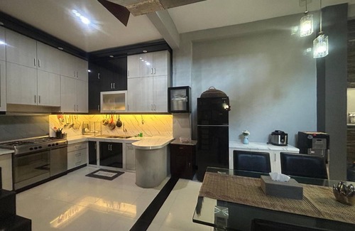 Sleman House | 250 m² House ∙ 4 bedrooms ∙ 10 guests