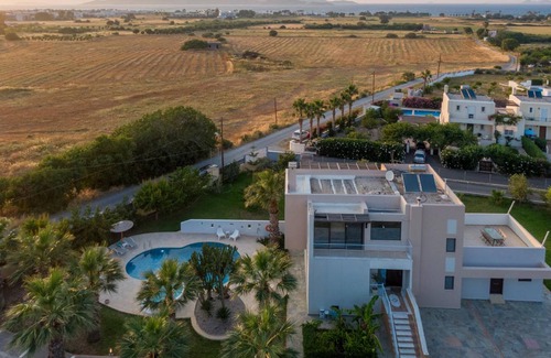 Tingaki House | 250 m² House ∙ 4 bedrooms ∙ 12 guests
