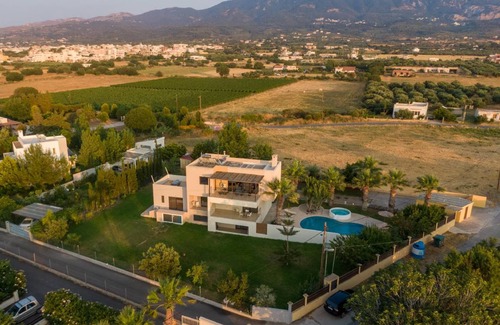 Tingaki House | 250 m² House ∙ 4 bedrooms ∙ 12 guests